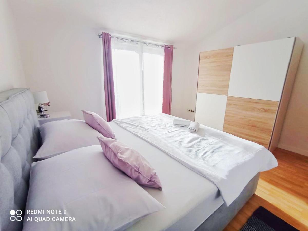 Apartman Mia With Pool1 Split Buitenkant foto